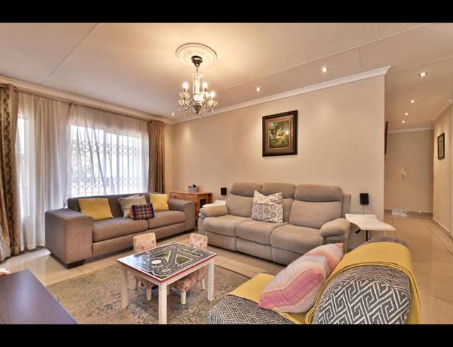 3 BEDROOM CLUSTER FOR SALE IN BASSONIA